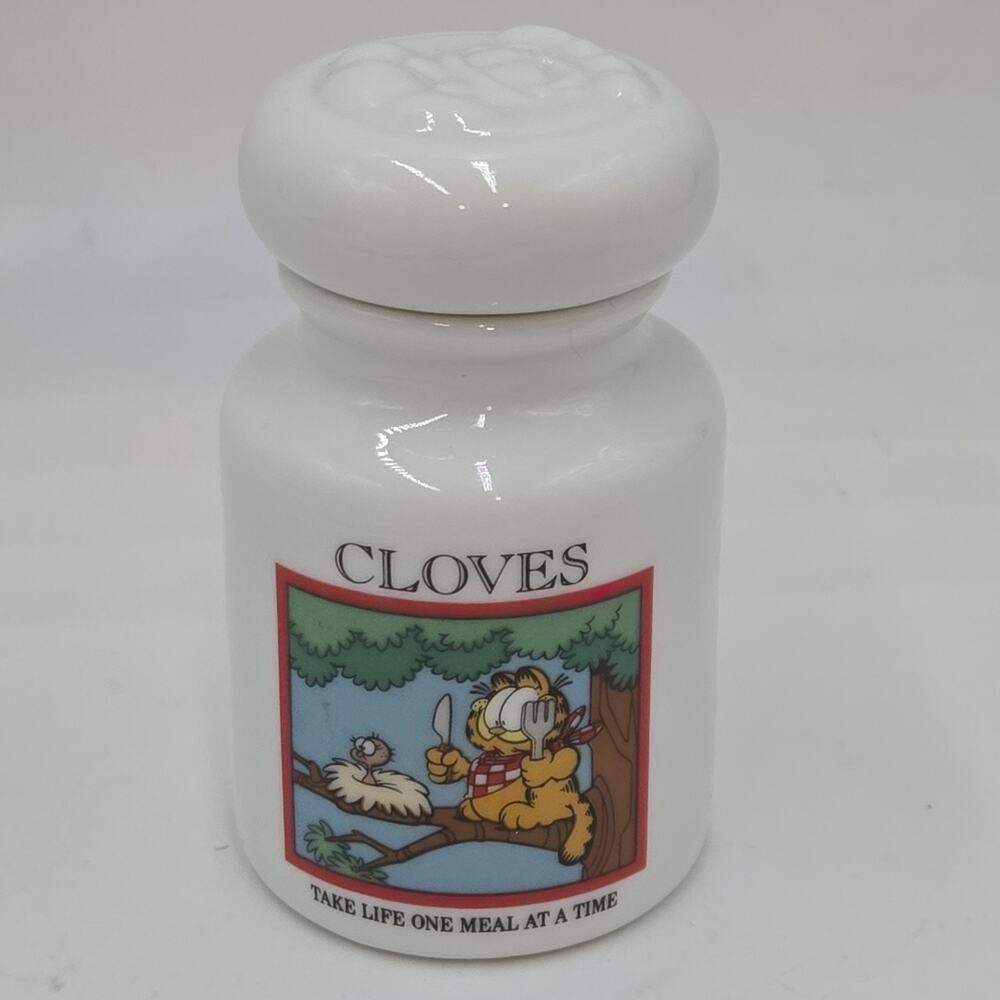 1994 Danbury Mint Garfield White Glass Spice Jar Collection CLOVES